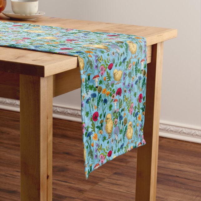Chemin De Table Court Poulets et fleurs sauvages sur bébé bleuChat dessi (In Situ)