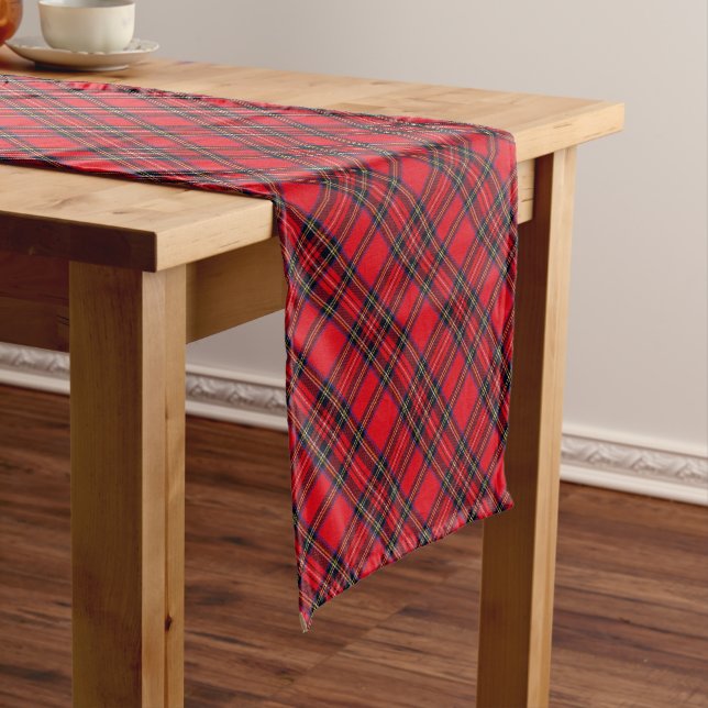 Chemin De Table Court Royal Stewart tartan rouge noir plaid (In Situ)