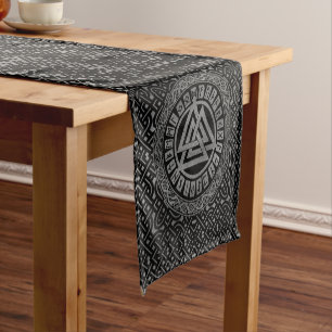 Chemin De Table Court Symbole métallique argenté de Valknut sur le motif