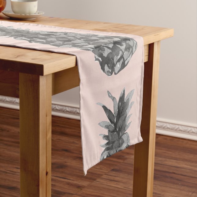 Chemin De Table Court Tropical Grey & Pink Ananas Motif sans couture (In Situ)