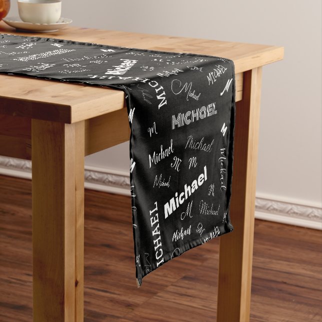 Chemin De Table Court Votre nom et monogramme motif personnalisé noir (In Situ)