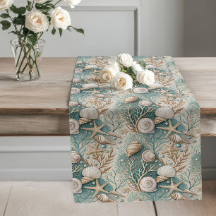 Chemin De Table Long Accents de coquillages pastel moelleux sur la tabl