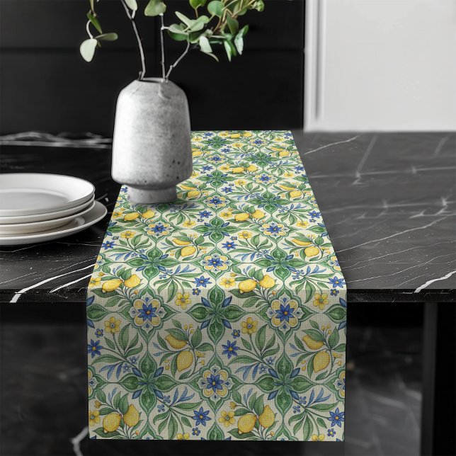 Chemin De Table Long Elégant carrelage méditerranéen citrons jaunes Côt (Elegant Mediterranean Tiles Yellow lemons Coastal Long Table Runner)
