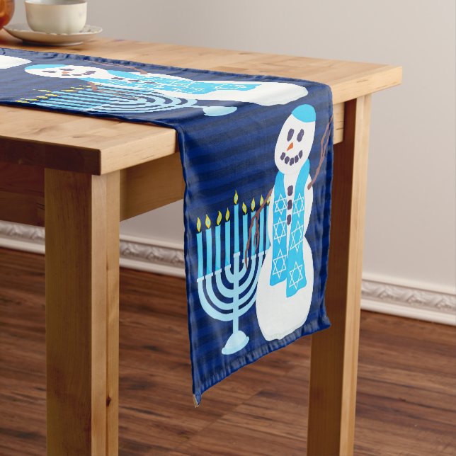 Chemin De Table Long Hanoukka Juif Snowman Et Blue Menorah Holiday (In Situ)