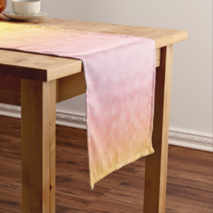 Chemin De Table Long Lever de soleil dans des cieux de barbe à papa