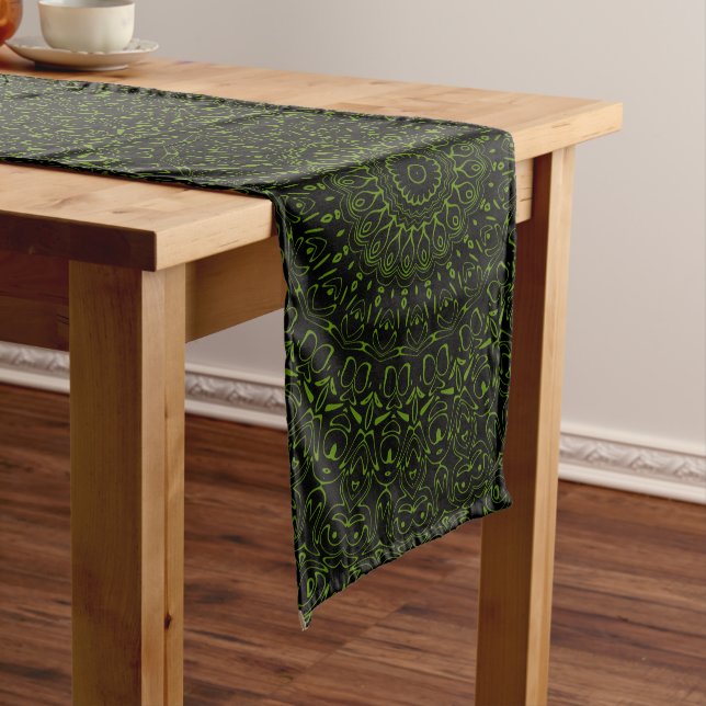 Chemin De Table Long Mandala vert Avocado avec symétrie géométrique (In Situ)