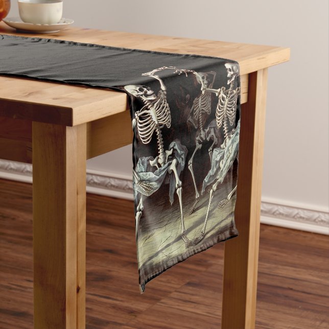 Chemin De Table Long Skeletons dansants Mariage gothique (In Situ)