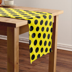 Chemin De Table Moyen Cercles noirs sur Arrière - plan jaune