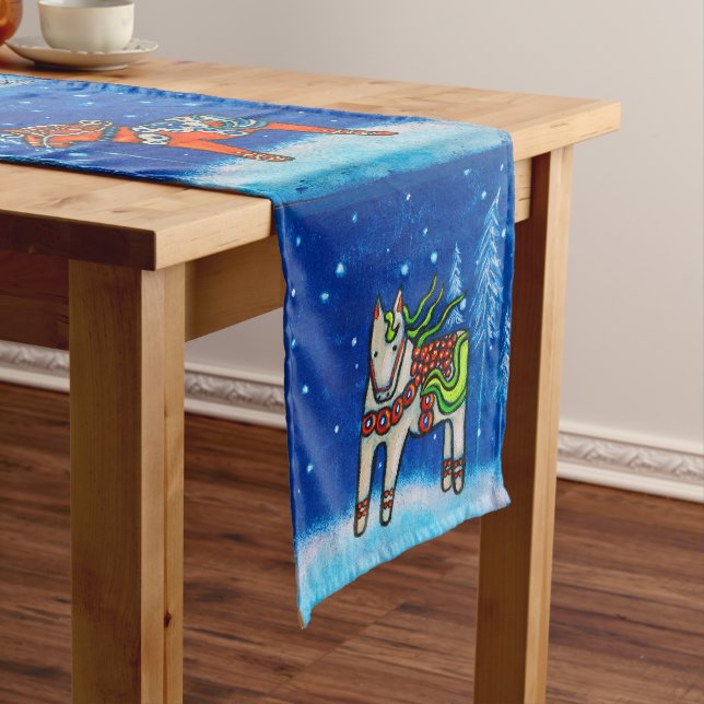 Chemin De Table Moyen Chevaux de Dala dans le coureur de Tableau d'hiver (In Situ)
