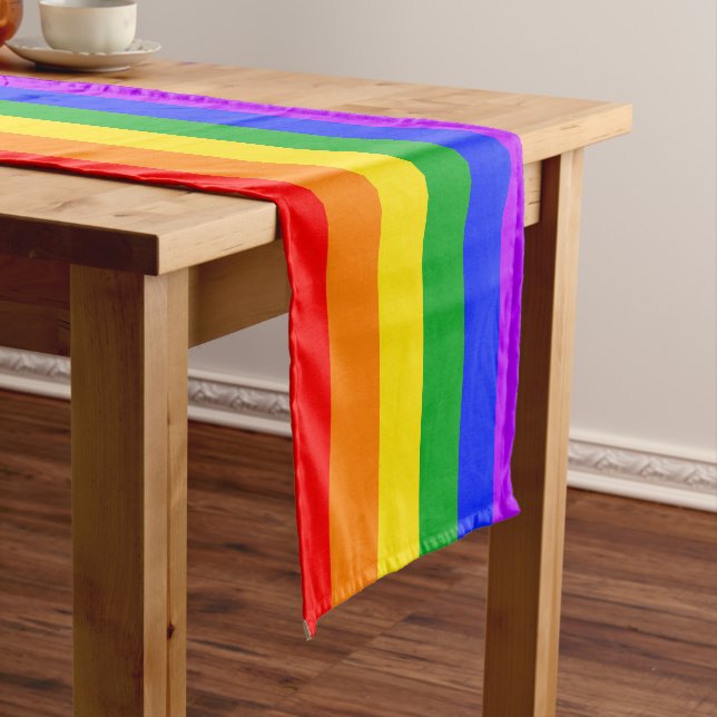 Chemin De Table Moyen Gay pride Rainbow Flag LGBT Table Runner (In Situ)
