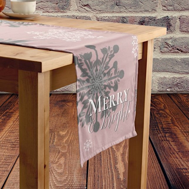 Chemin De Table Moyen Joyeux rose et flèches de neige brillantes Noël (Pink Merry and Bright Snowflakes Christmas Table Runner)