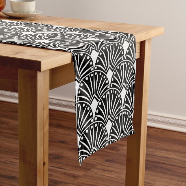 Chemin De Table Moyen Motif Art déco blanc sur arrière - plan noir (In Situ)