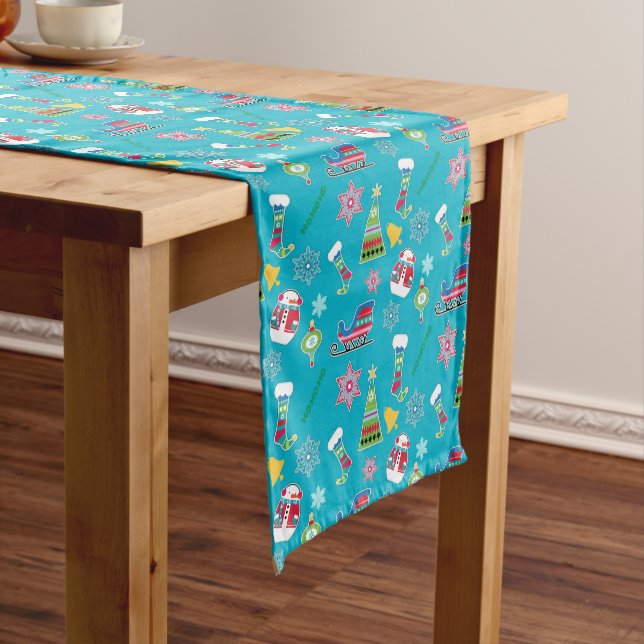 Chemin De Table Moyen Motif de collage de Noël en bleu (In Situ)
