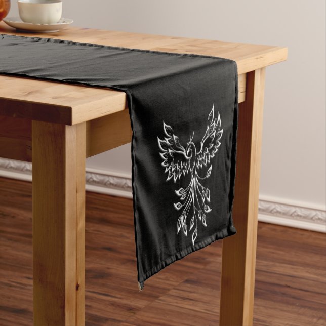 Chemin De Table Moyen Phoenix se lève sur le noir (In Situ)