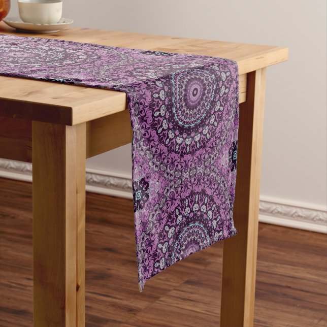 Chemin De Table Moyen Purple et Lavender Mandala Motif Design (In Situ)