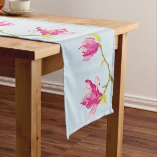 Chemin De Table Moyen Tulip Magnolias sur un coureur de table