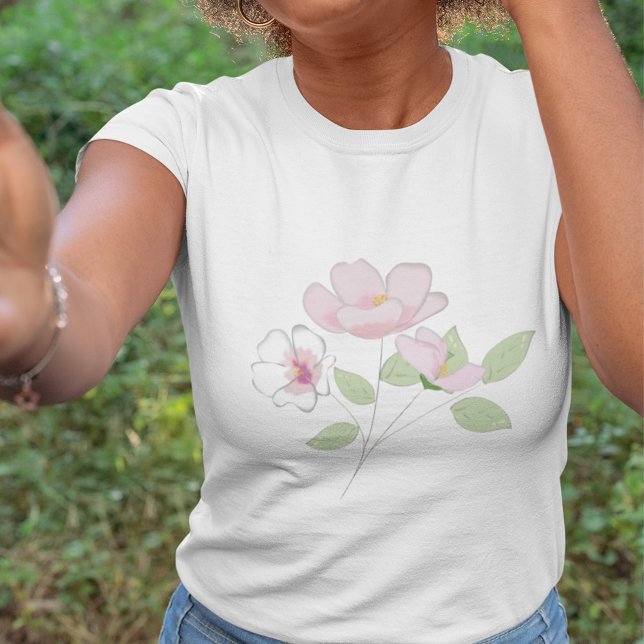 Chemise T-Shirt de base pour femmes Cherry Blossom (Pretty cherry blossoms womens t shirt.)
