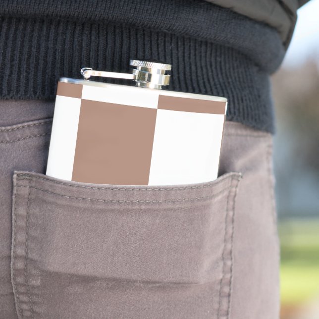Chequered Pattern in White and Mocha Mousse Hip Flask (In Situ)