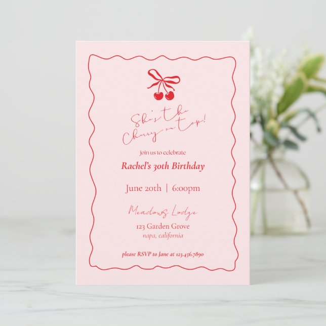 Cherry En Haut Invitation Anniversaire (Debout devant)