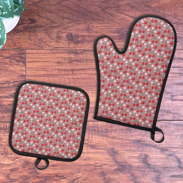 Cherry Pattern Oven Mitt and Pot Holders Set (Cherry pattern oven mitt and pot holder set .)