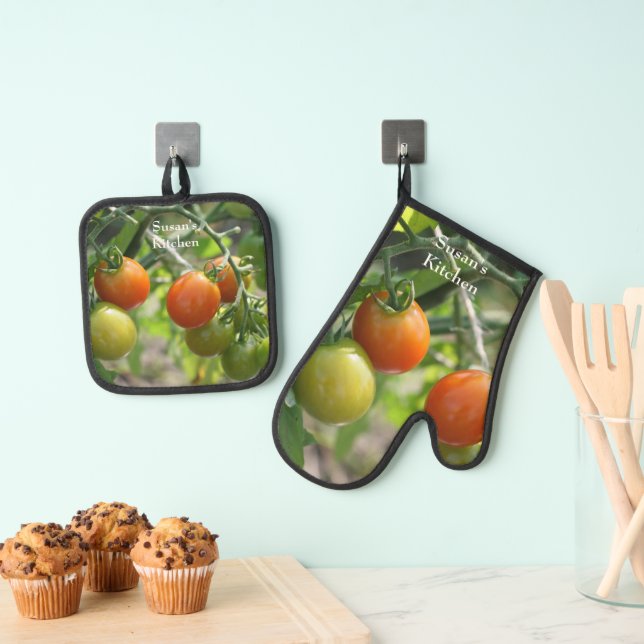 Cherry Tomatoes On The Vine Personalized Oven Mitt & Pot Holder Set (Insitu(Hanging))