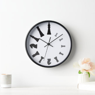 Chess pieces grande horloge
