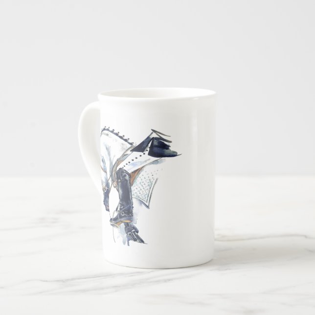 Cheval de dressage de tasse de porcelaine tendre (Devant gauche)