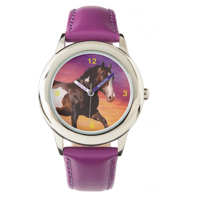 Cheval de peinture avec une montre de lever de sol (devant)