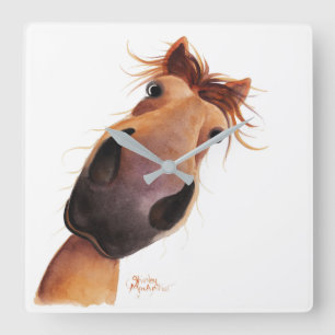 Cheval heureux "max FOU" sur une horloge murale