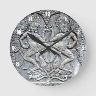 Chevalier cambodgien horloge sculpteur en pierre