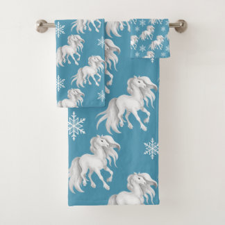 Chevaux blancs et flocons de neige Motif d'hiver s
