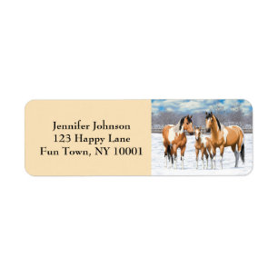 Chevaux De Peinture En Peau De Bouche Dans La Neig