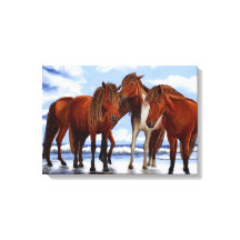 Chevaux debout sur la plage toile enveloppée