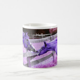 Chevaux pourpres disent Bonjour Mug