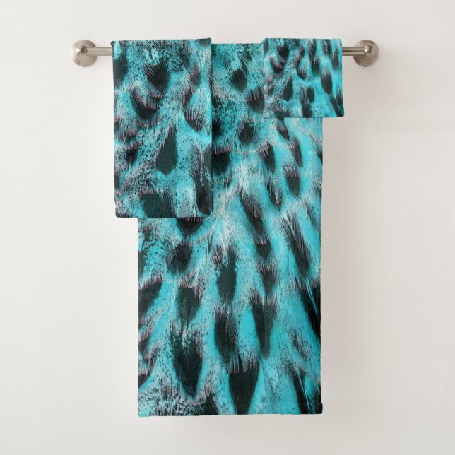 Chic animal print in blue - cool feather design bath towel set (Insitu)