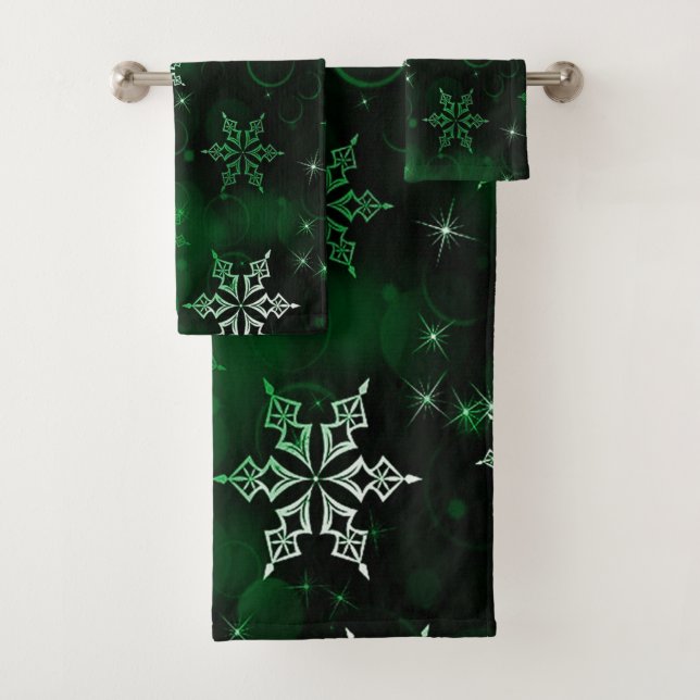 Chic Emerald Green Snowflake Motif Bath Towel Set (Insitu)