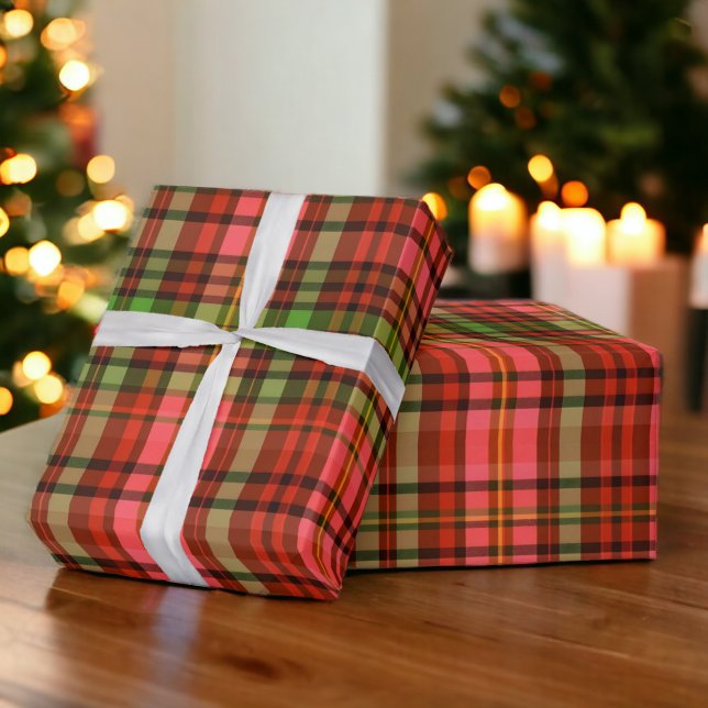 Chic Festive Red and Green Plaid Christmas Pattern Wrapping Paper (Chic Festive Red and Green Plaid Christmas Pattern Wrapping Paper)
