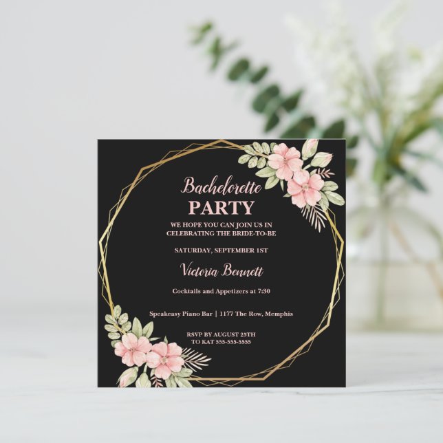 Chic Floral Wreath Bachelorette Party Invitation (Debout devant)
