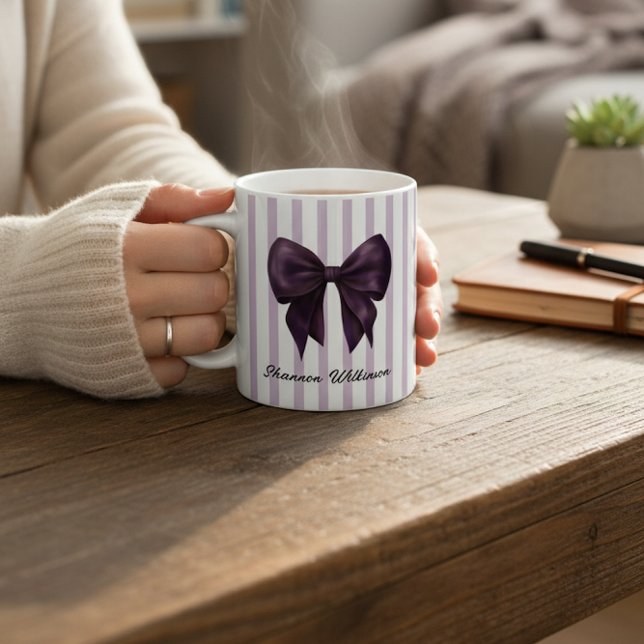Chic Purple Bow Feminine Name Mug (Créateur téléchargé)