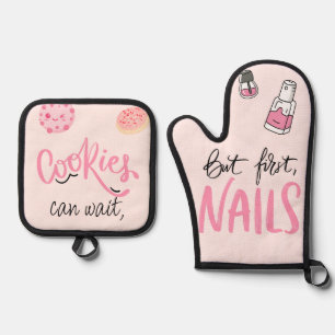 Chic Treats & Nails Oven Mitt and Pot Holder Set