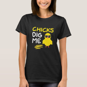 Chicks Dig Me  Easter Day Humor Vintage Chicken Eg T-Shirt