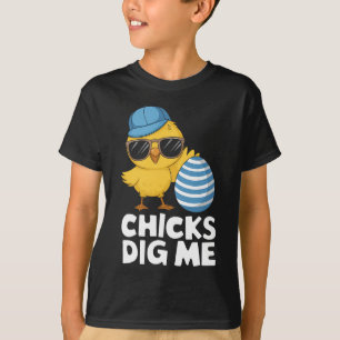 Chicks Dig Me Easter Funny Egg Hunt T-Shirt
