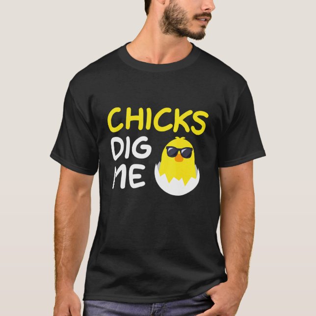Chicks Dig Me Easter Pun Cool Chicken Egg Hunt T-Shirt (Front)