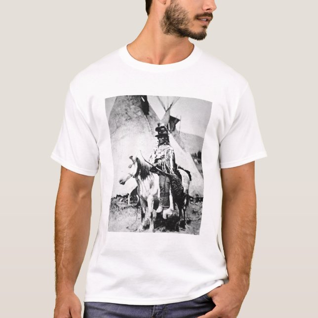 'Chief Looking Glass', c.1875 (b/w photo) T-Shirt (Front)