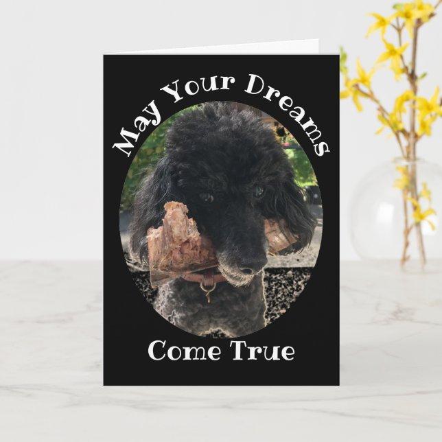 Chien amusant avec une carte d'anniversaire d'os (Fleur jaune)