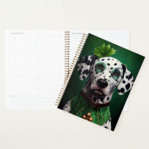 Chien dalmate en tenue de la Saint Patrick