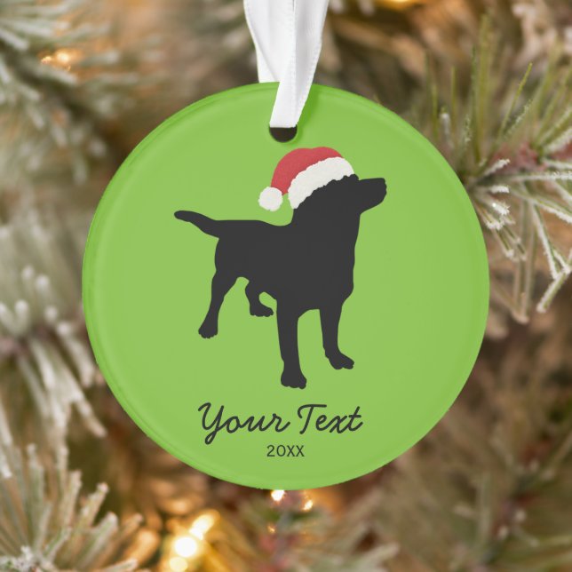 Chien de laboratoire noir avec chapeau de Noël (Arbre)