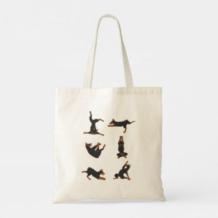 Chien Doberman Pinscher faisant du Sac fourre-tout