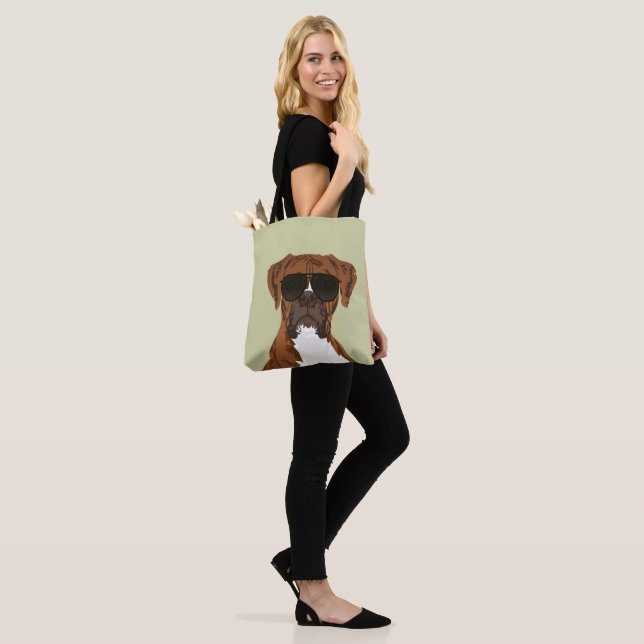 Chien frais de boxeur pour le sac fourre-tout à (Sur le modèle)