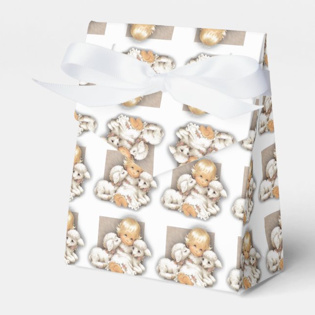 Child with lamb favor box (Front Side)